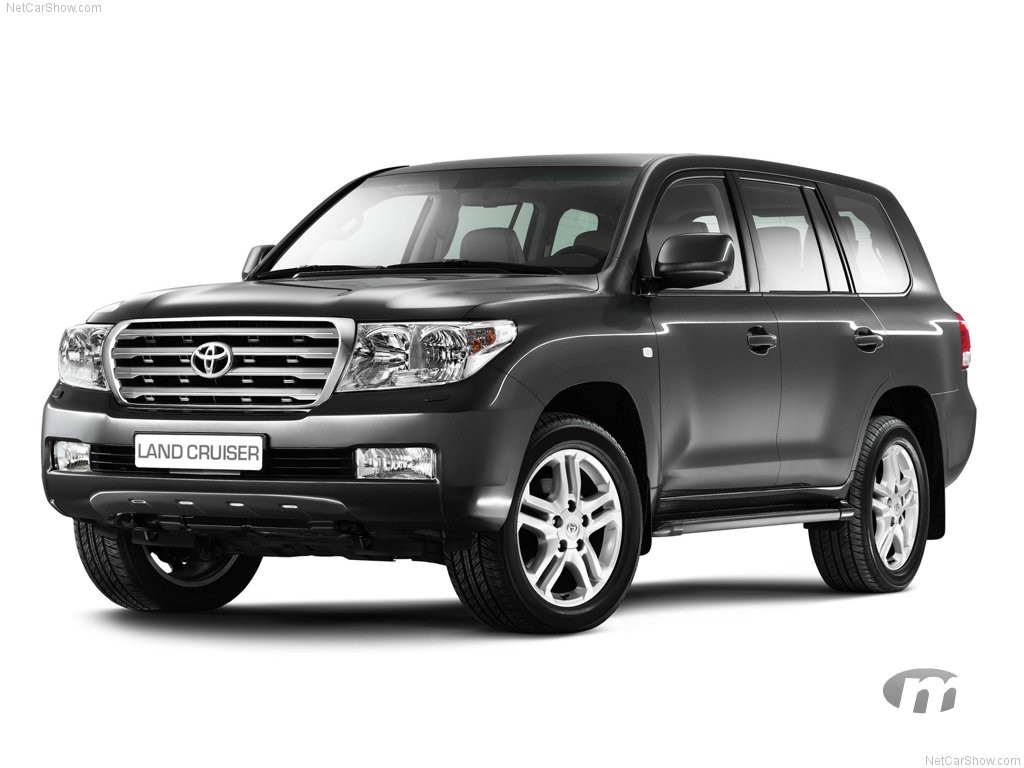toyota land cruiser v8 front view